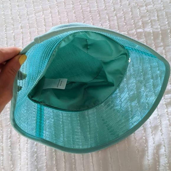 NWOT Girls Aqua Clear Rim Bucket Hat - Picture 2 of 3